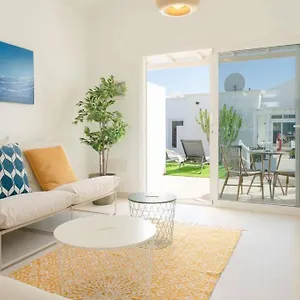Apartment Luxurious A2 In A Quiet Complex With Pool 100m From The Sea, Charco del Palo